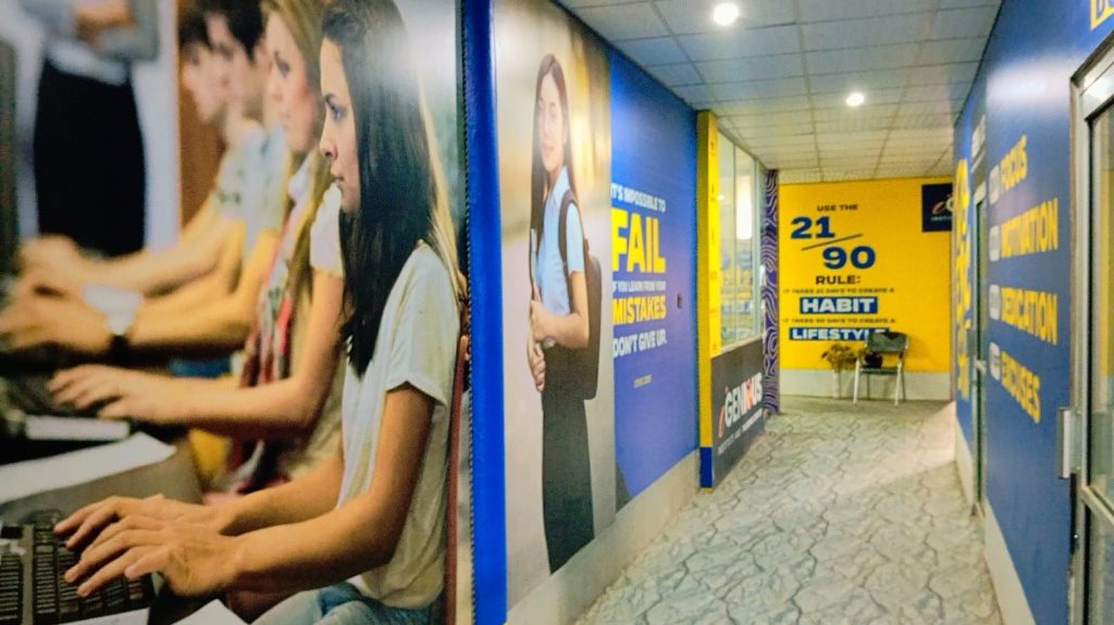 Corridor leading to the classroom